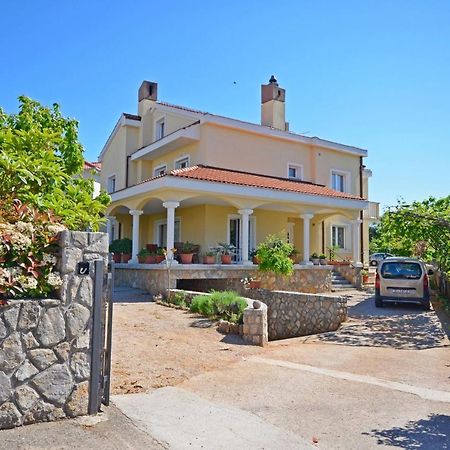 Apartments Vesna Малинска Екстериор снимка