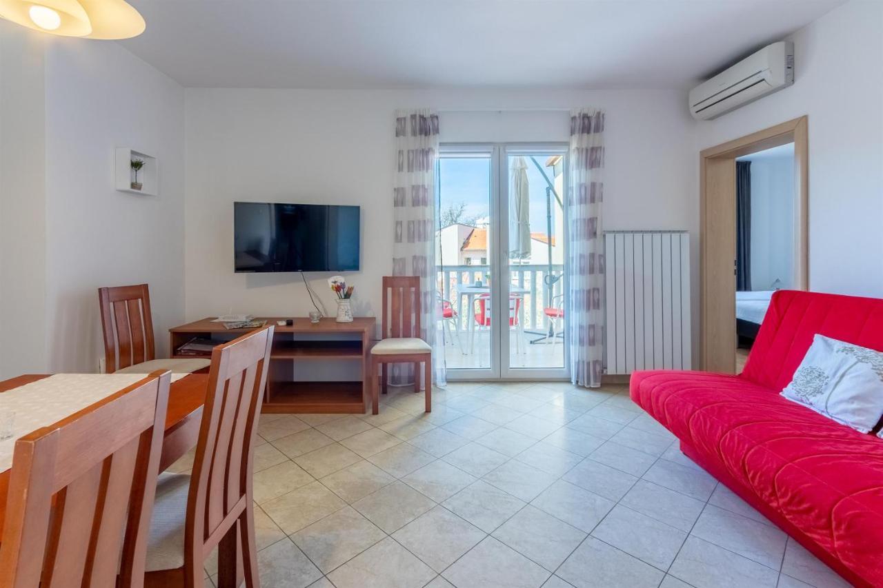 Apartments Vesna Малинска Екстериор снимка
