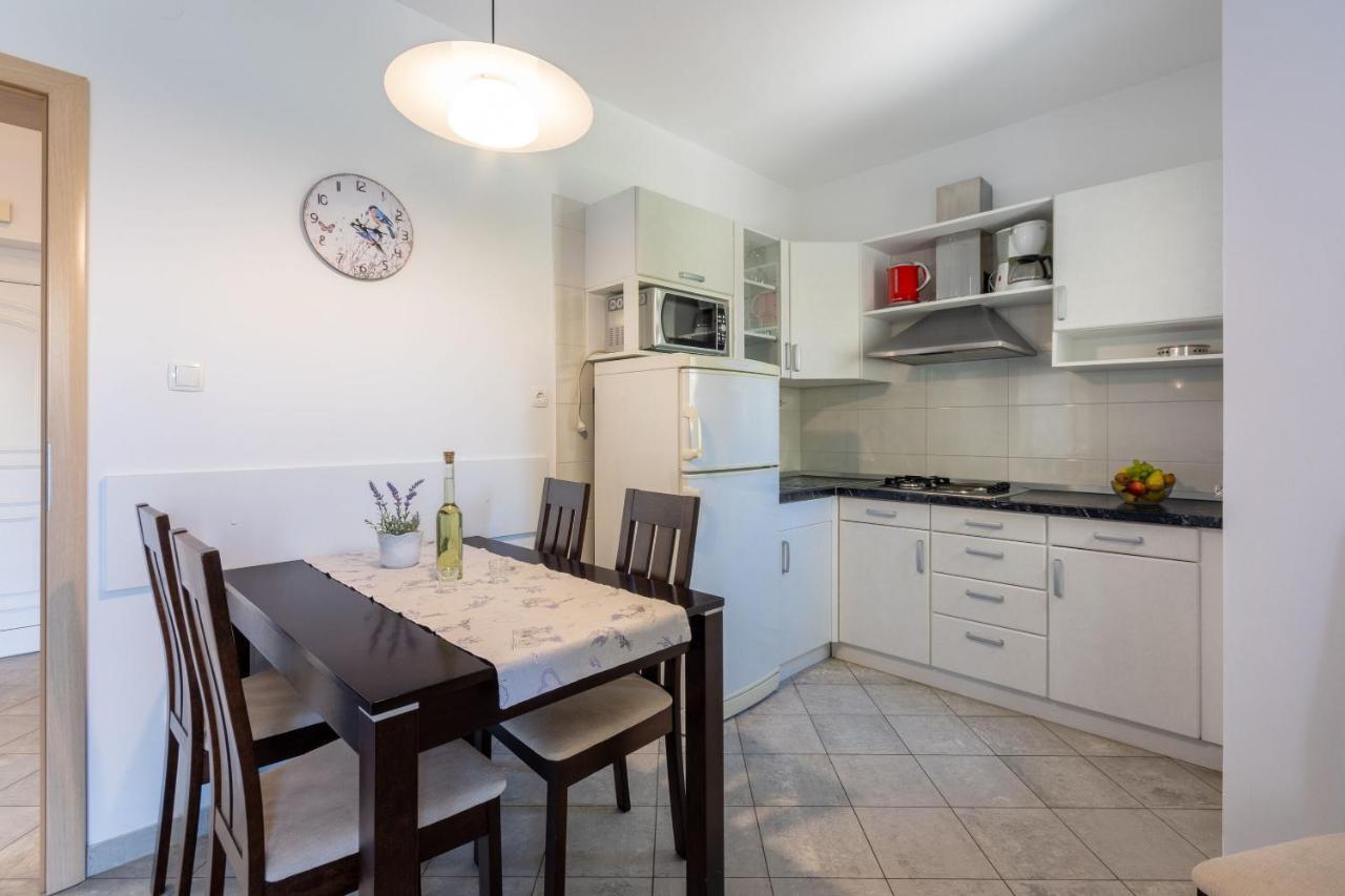 Apartments Vesna Малинска Екстериор снимка