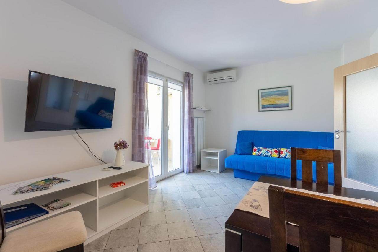 Apartments Vesna Малинска Екстериор снимка