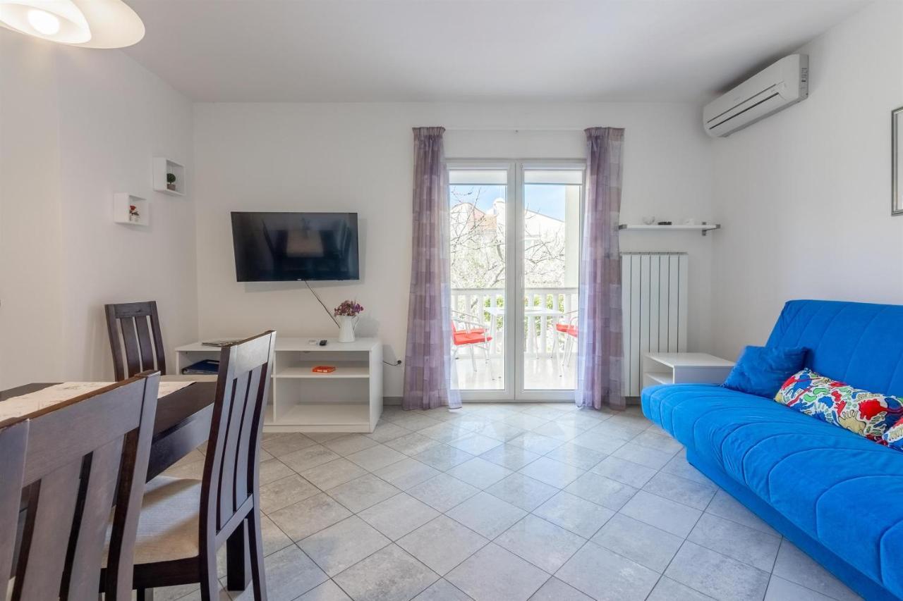 Apartments Vesna Малинска Екстериор снимка