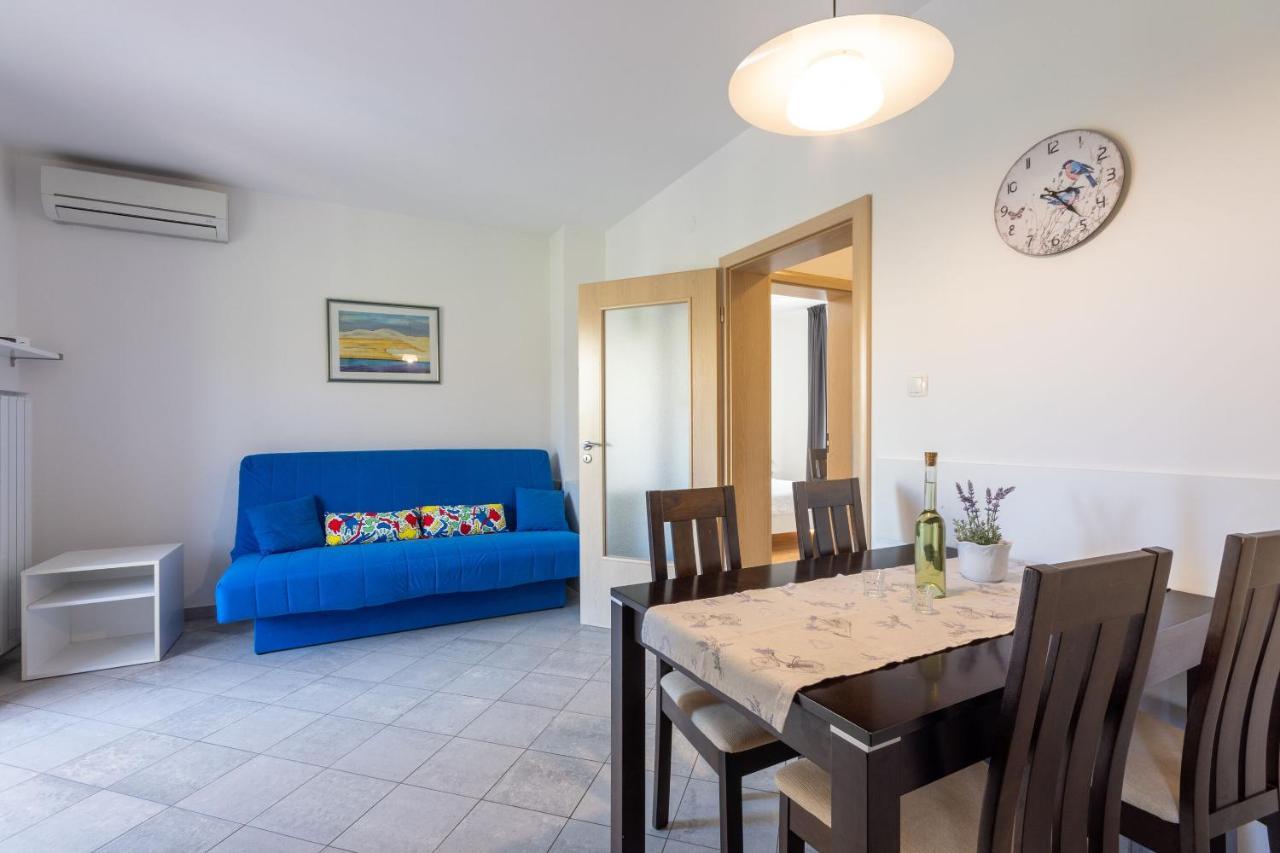 Apartments Vesna Малинска Екстериор снимка