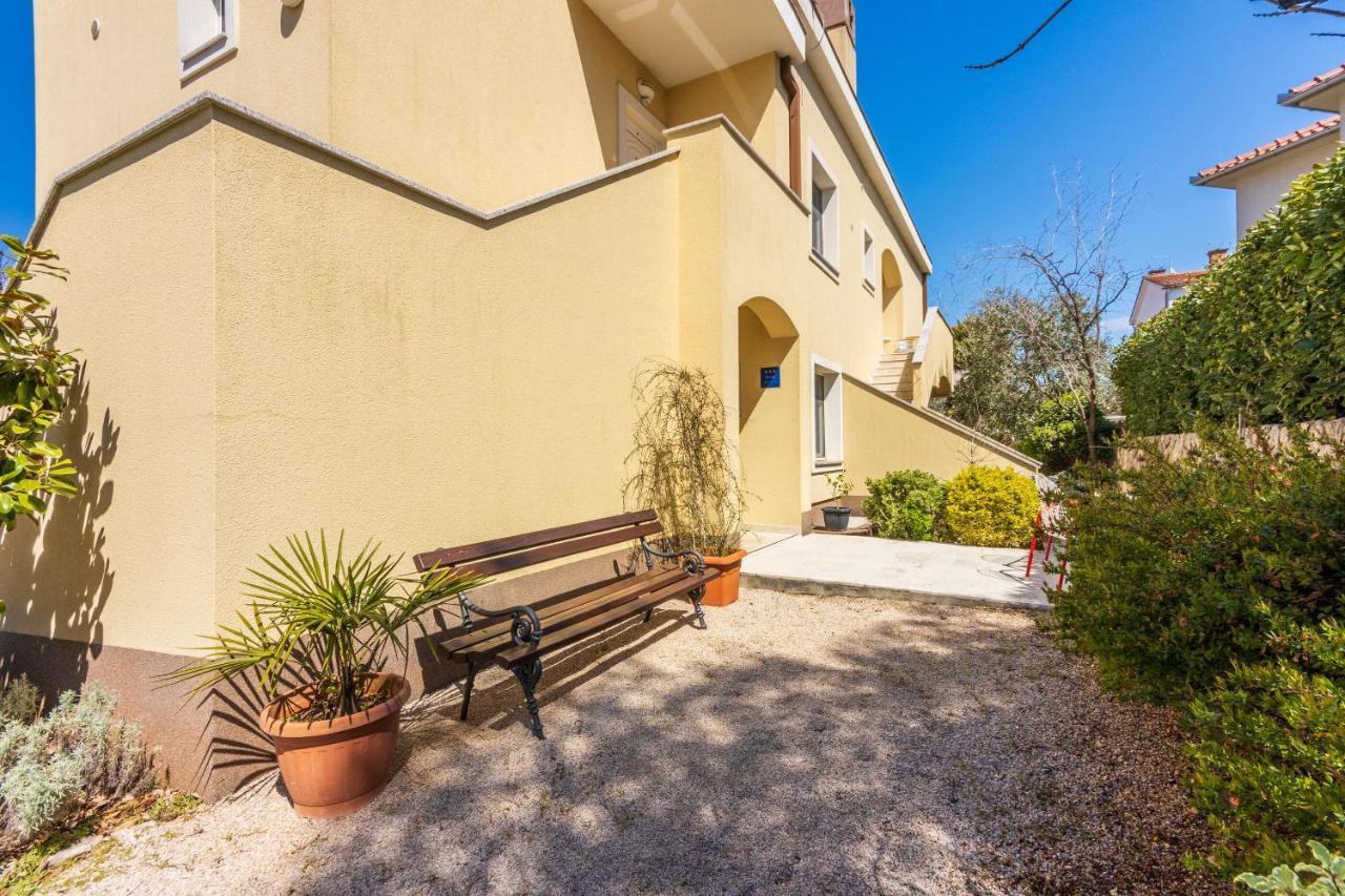 Apartments Vesna Малинска Екстериор снимка