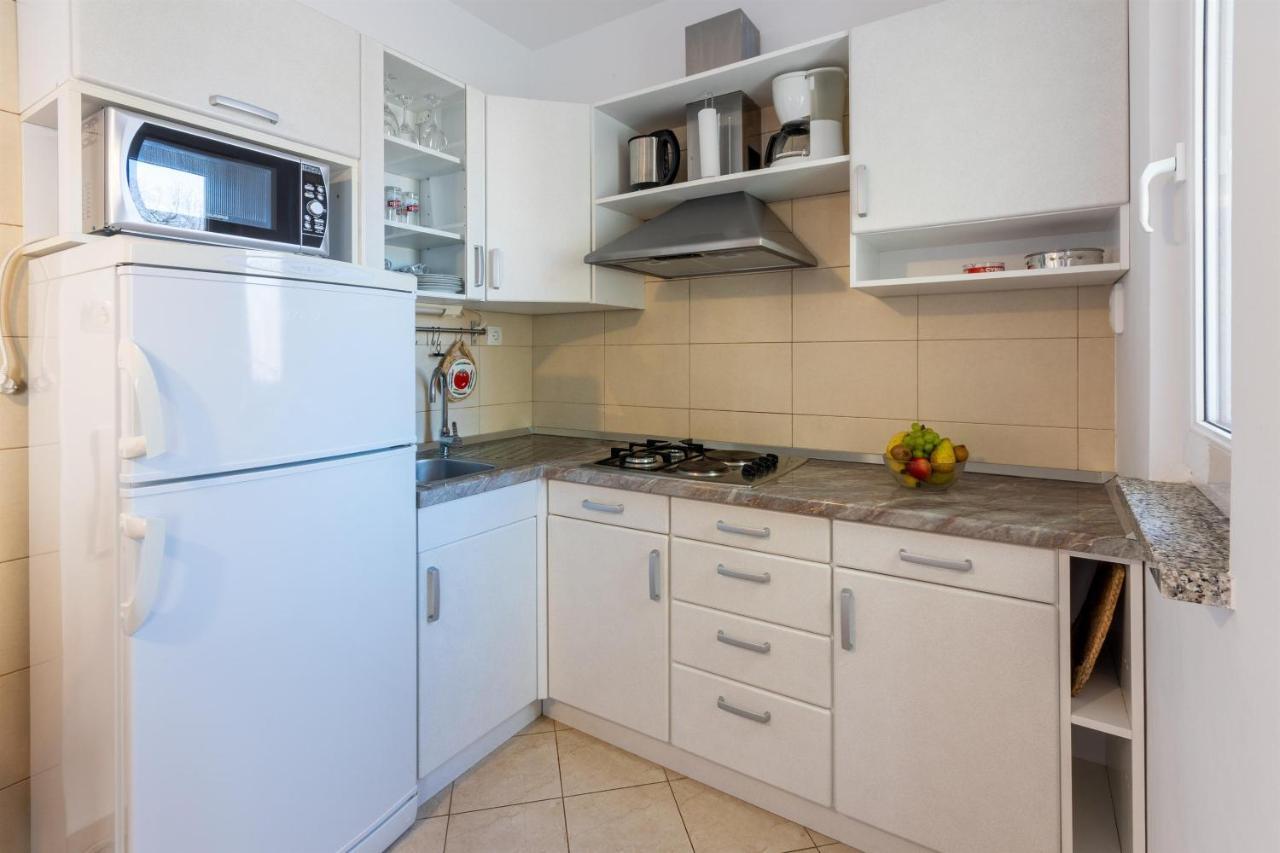 Apartments Vesna Малинска Екстериор снимка