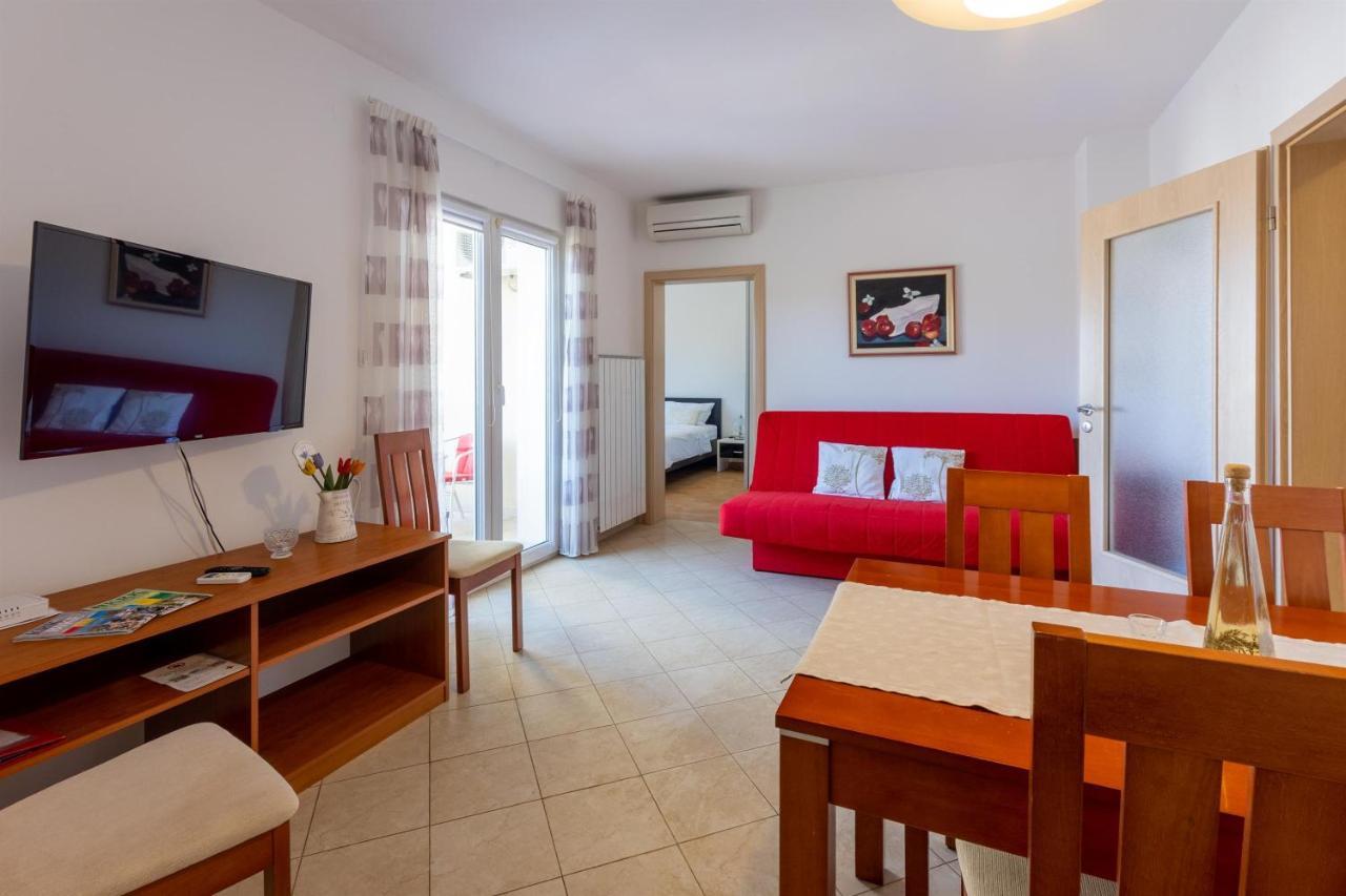 Apartments Vesna Малинска Екстериор снимка