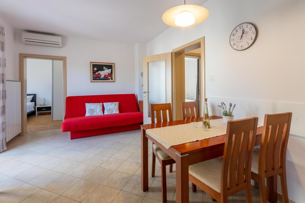 Apartments Vesna Малинска Екстериор снимка