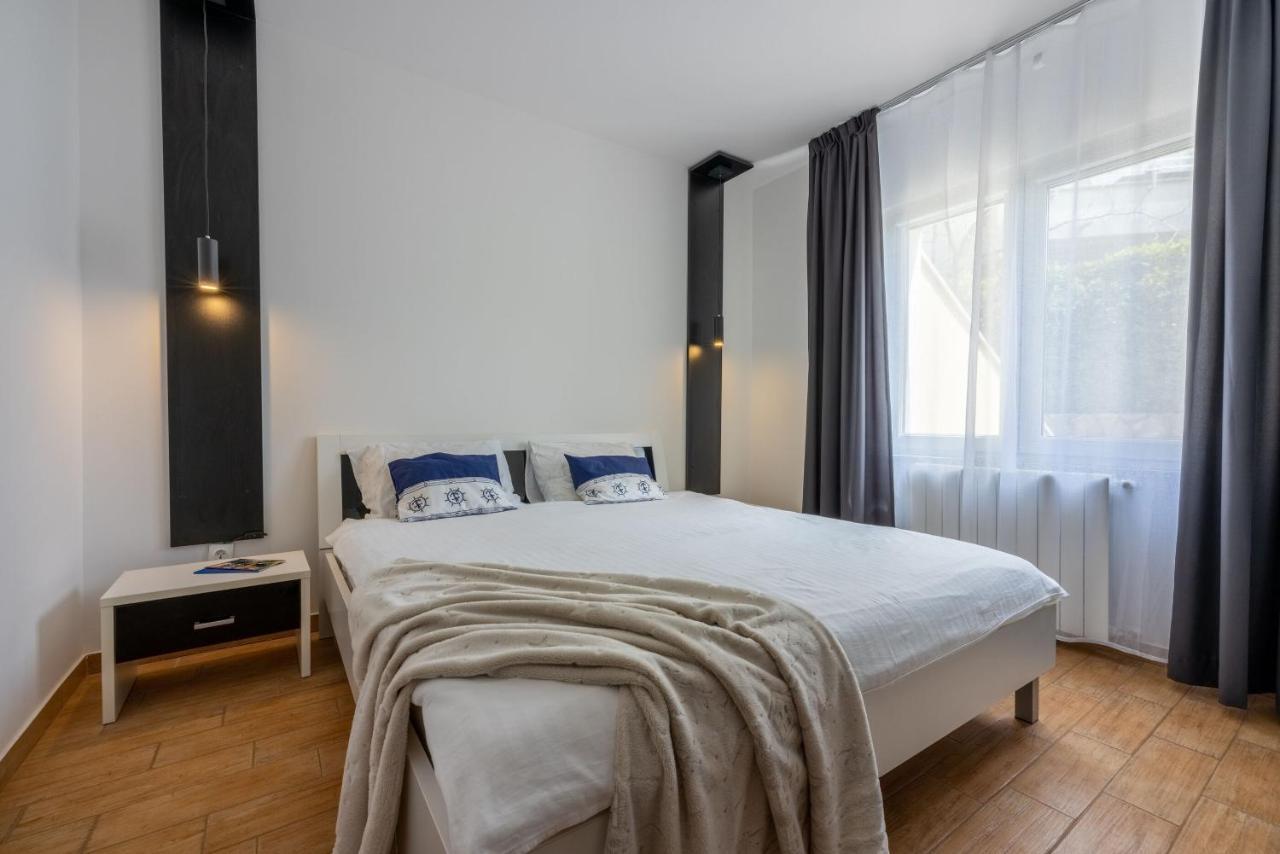 Apartments Vesna Малинска Екстериор снимка