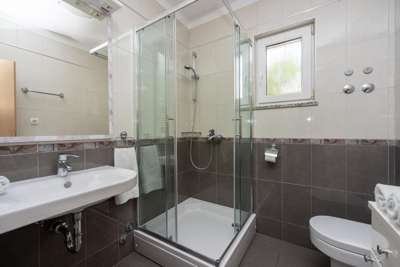 Apartments Vesna Малинска Екстериор снимка