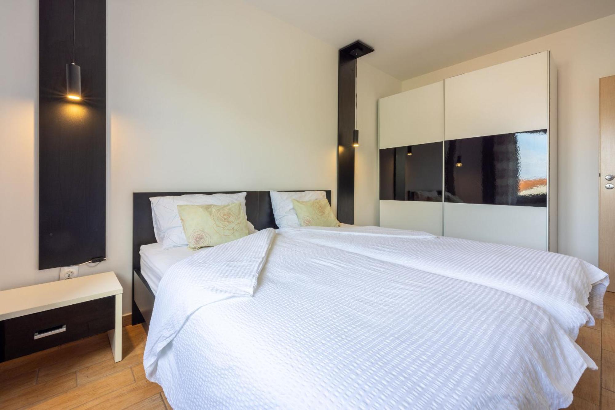Apartments Vesna Малинска Екстериор снимка