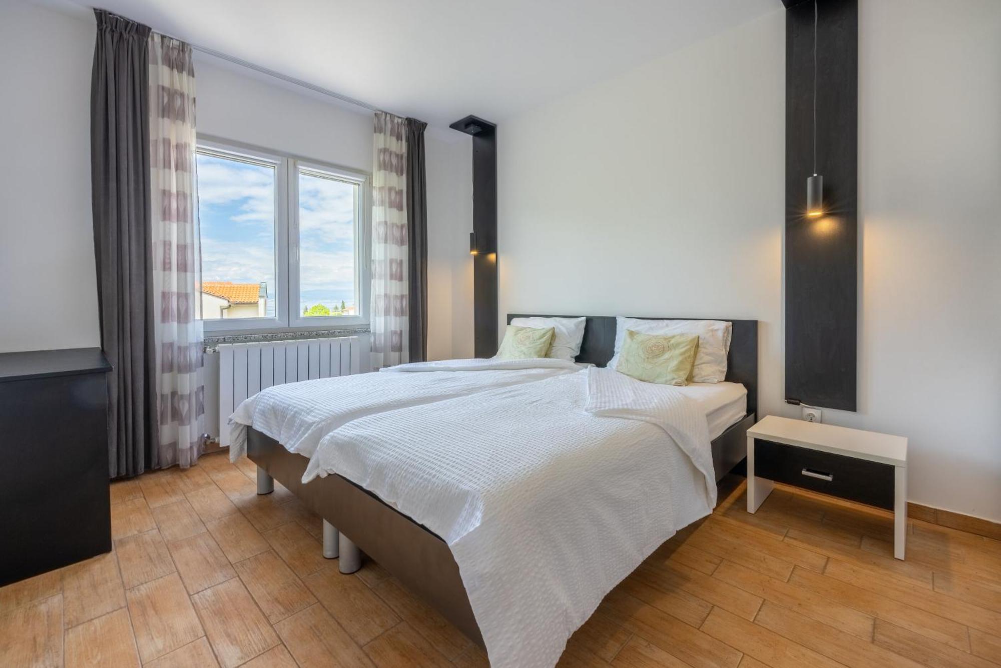Apartments Vesna Малинска Екстериор снимка