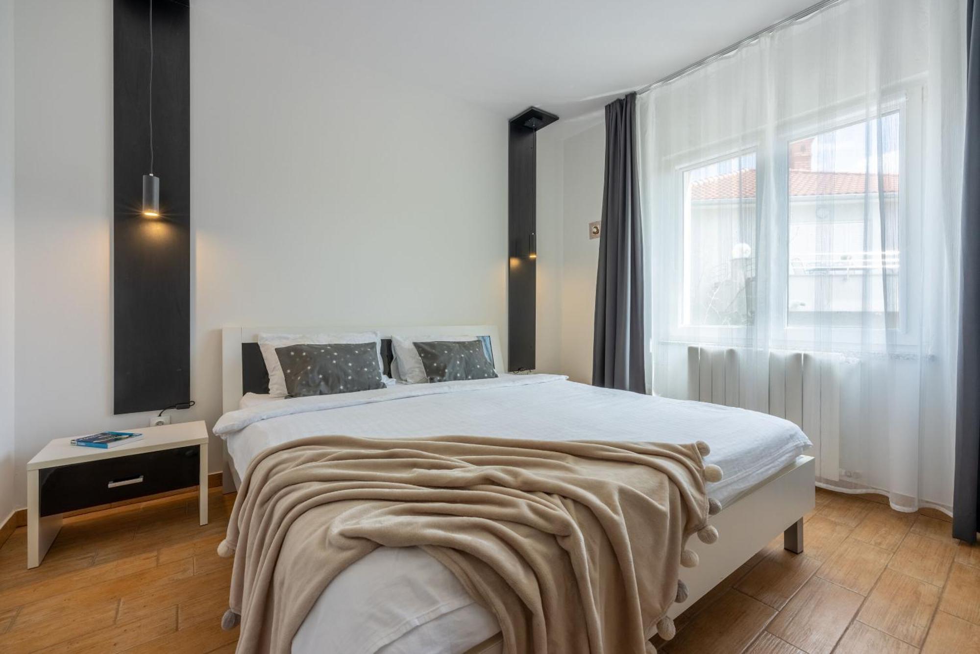 Apartments Vesna Малинска Екстериор снимка