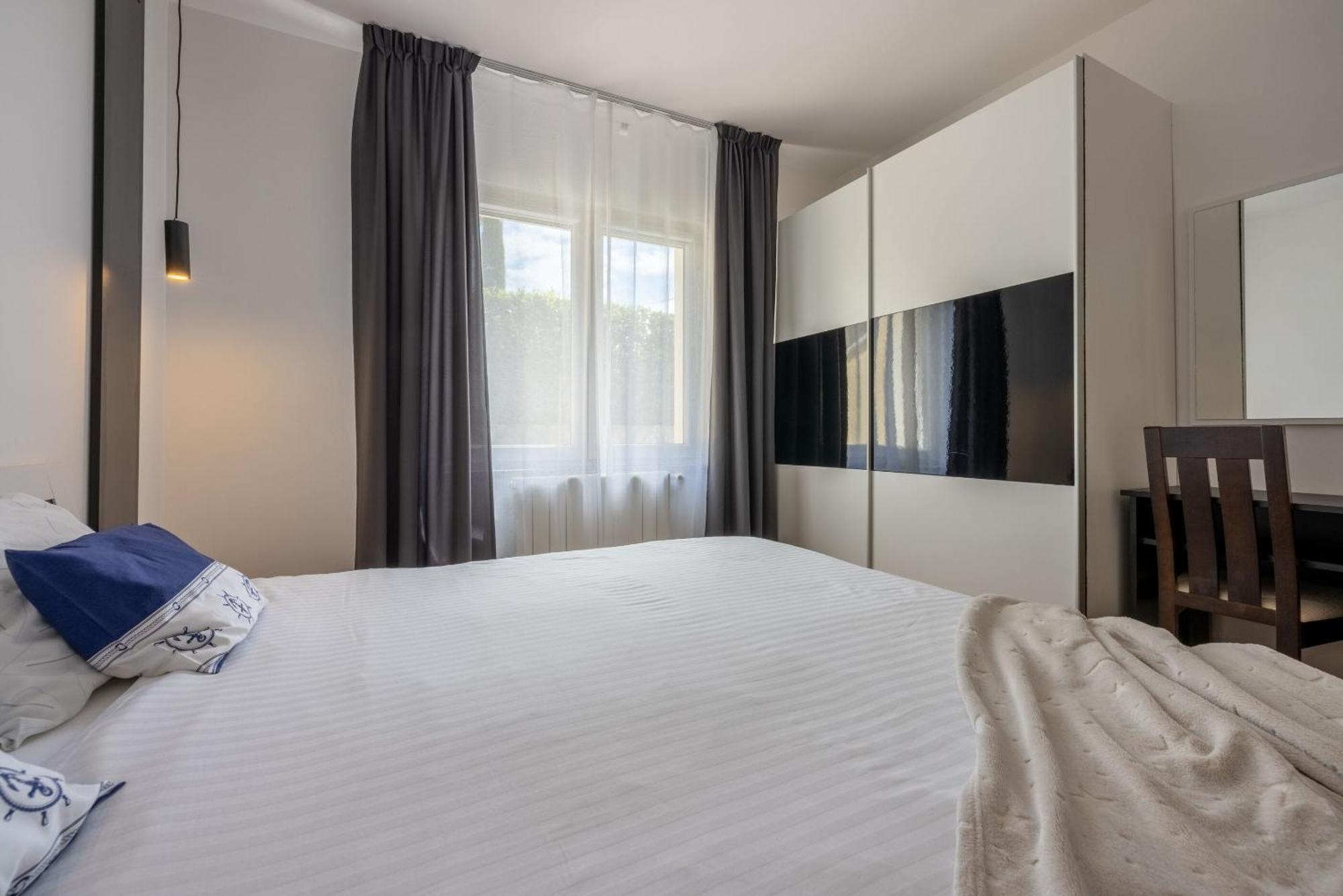 Apartments Vesna Малинска Екстериор снимка