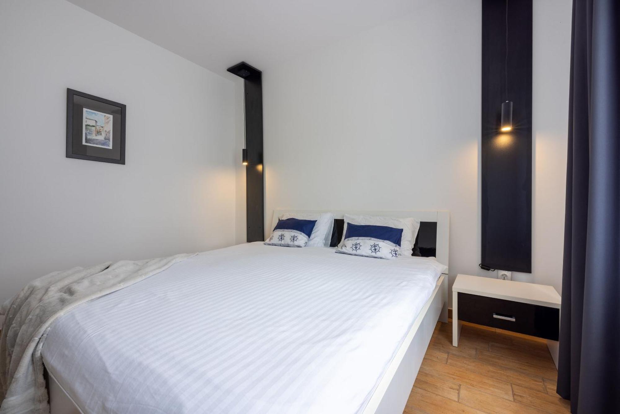 Apartments Vesna Малинска Екстериор снимка
