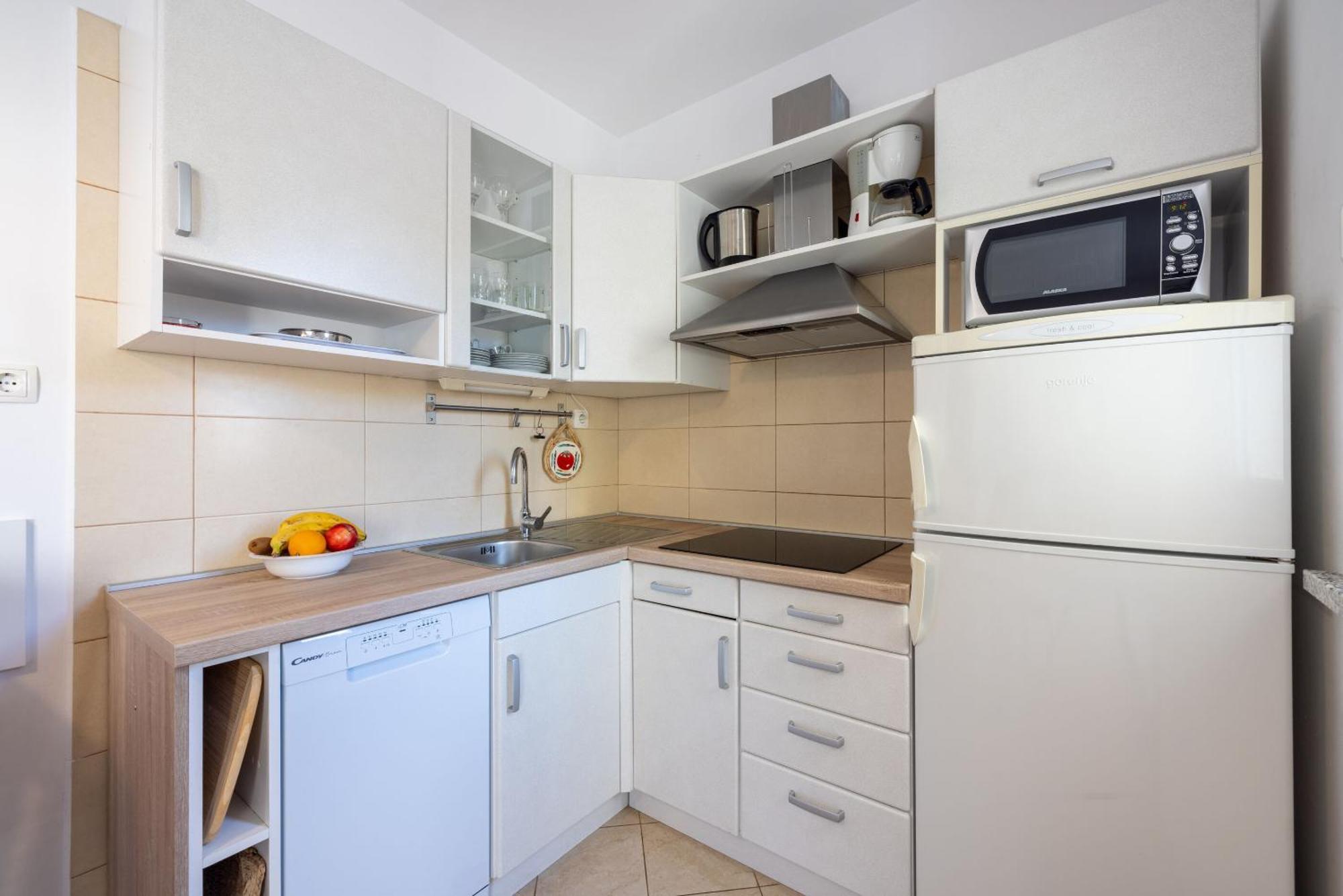 Apartments Vesna Малинска Екстериор снимка