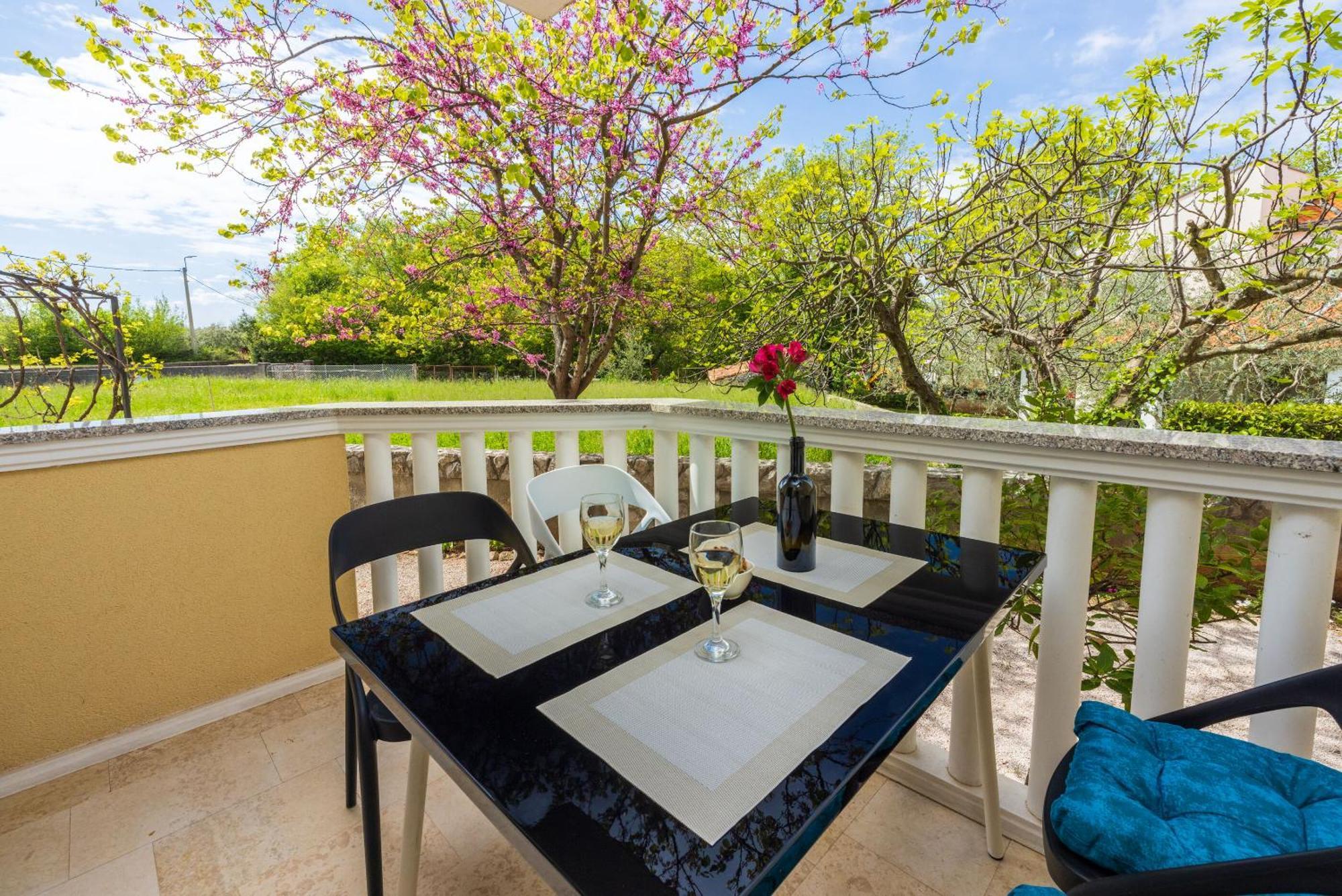 Apartments Vesna Малинска Екстериор снимка