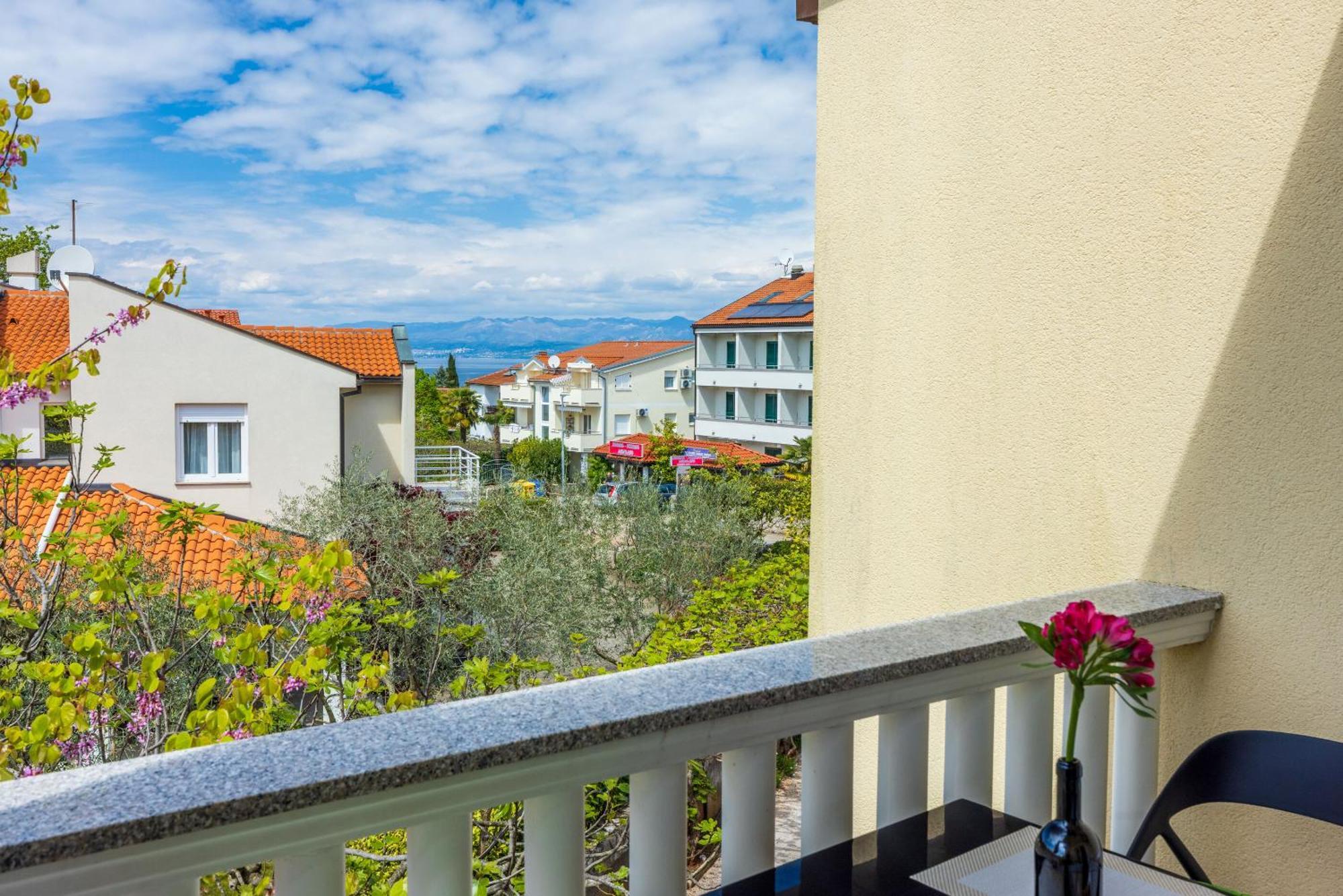Apartments Vesna Малинска Екстериор снимка