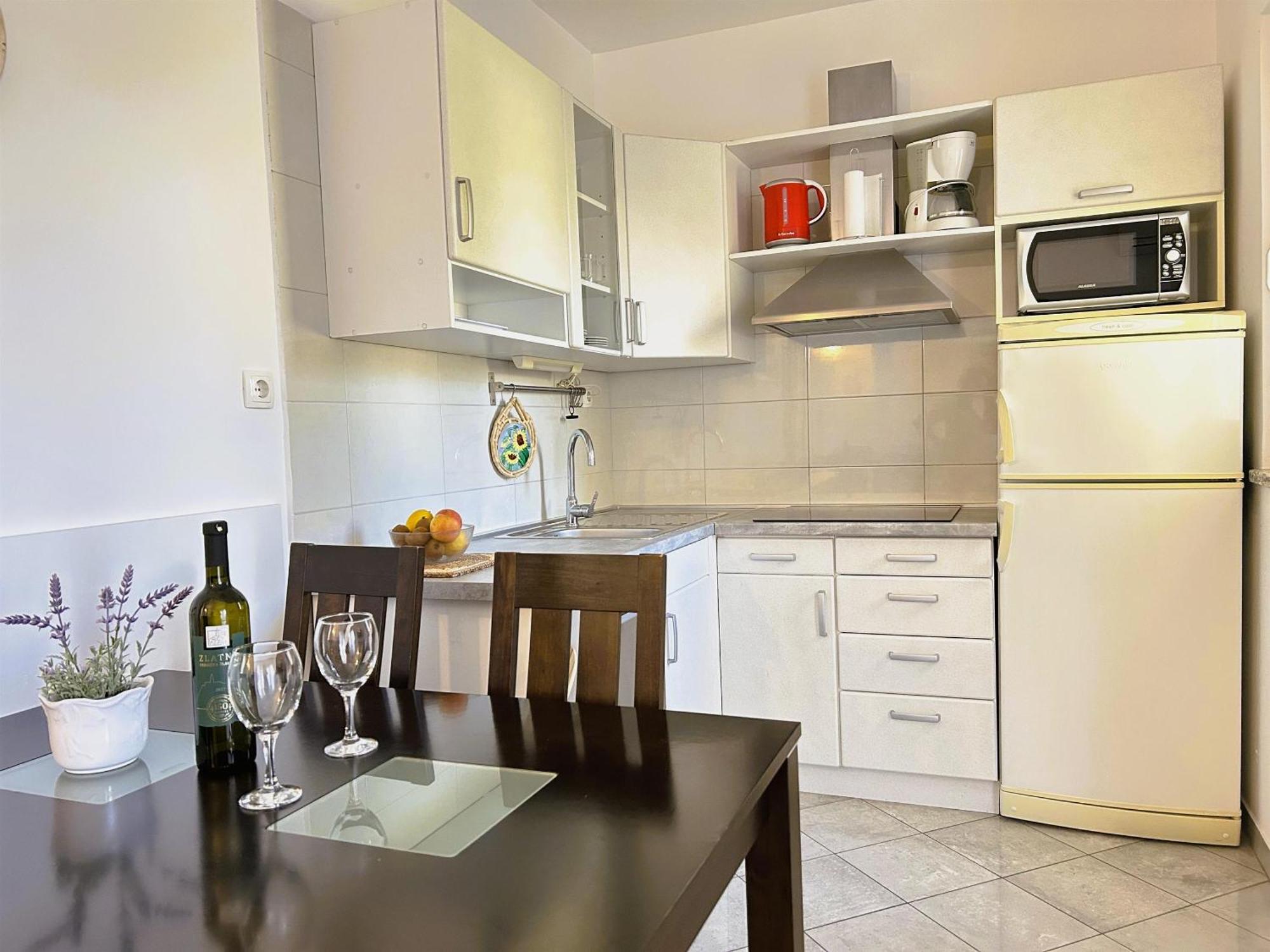 Apartments Vesna Малинска Екстериор снимка
